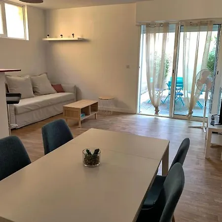 Spacieux Studio Avec Patio - Proche Centre דירה ליבורן